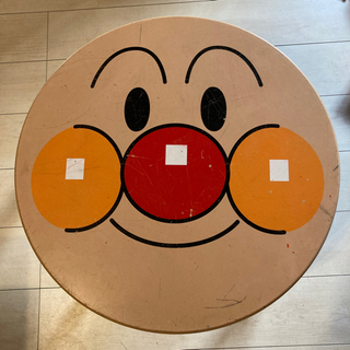 アンパンマン　テーブル　脚にガタつきありです。の画像