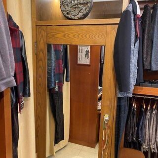 値下げ中！アパレル店舗の什器一式！（自宅の家具としても使えます）の画像