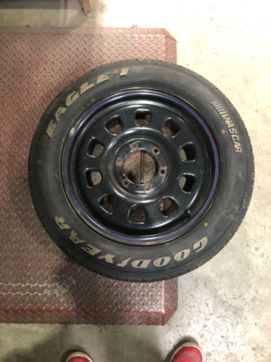 終了しましたタイヤ　ハイエース用　四本セット　¥10000円で売ります