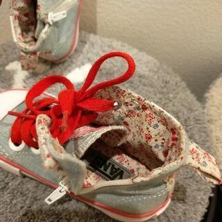 値下げ中！VANSシューズ、花柄の画像
