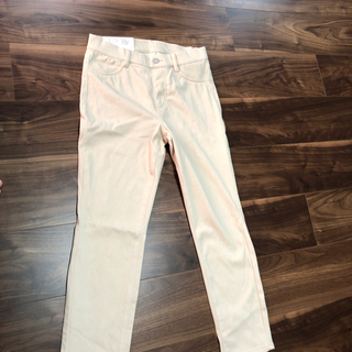【新品】UNIQLOクロップドパンツ　ベージュの画像