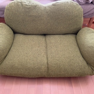 【無料でお譲り】2人掛けソファの画像