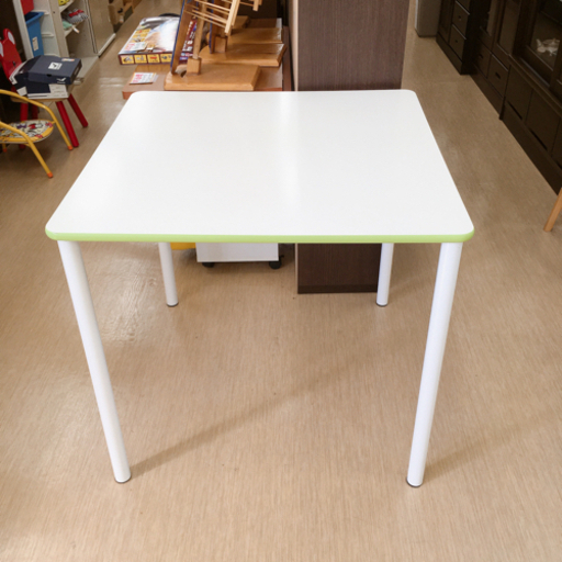 ダイニングテーブル✨正方形テーブル✨単品✨80×80×73cm✨作業机にしても良さそうですね✨中古品
