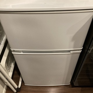ユーイング 2ドア 直冷式冷蔵庫 90L 右開き UR-D90J(W)