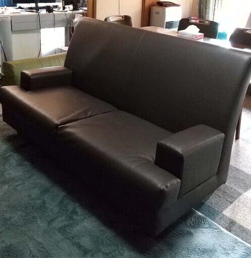 美品　2人～3人掛け用　合皮ソファー　ダークブラウン　163×71×91　②
