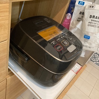 キッチンボード　ニトリ　幅100×奥行43×高さ180㎝　目立った汚れと傷なしの画像