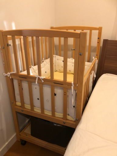 【再値下げ】ベビーベッド　コンパクトサイズ　ツーオープン