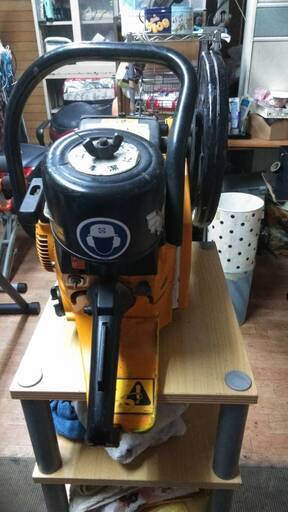 エンジン式カッター　　３万円　交渉中　まだあります。