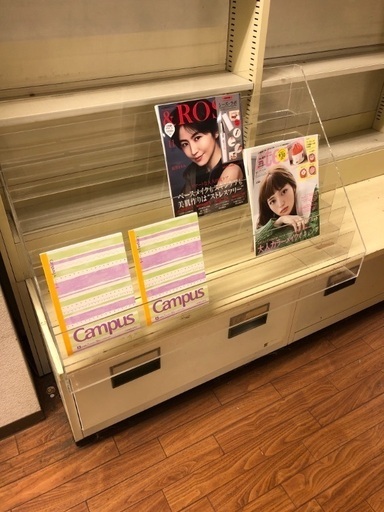 本や雑誌などを立てる棚 【交渉中】