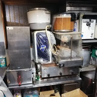 ※完売しました※　　　【厨房機器】大型冷凍庫・焼き台（たこ焼き/たい焼き など）・寸胴・棚・容器・調理用具 などの画像