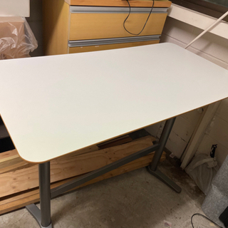 IKEA BILLSTA テーブル 長さ130cm×幅70cm×高さ103cmの画像