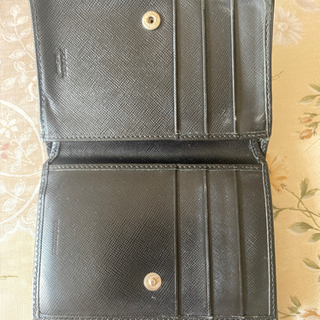 プラダ、二つ折り財布の画像