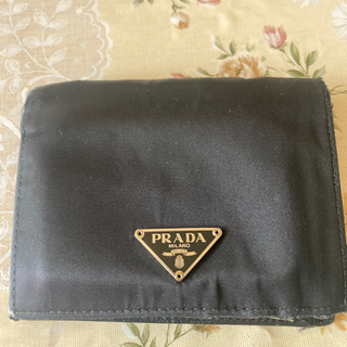 プラダ、二つ折り財布