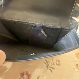 プラダ、二つ折り財布の画像