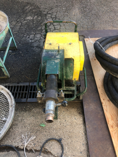 中古　トモサダ　モルタルポンプ一式　変圧器もつけます見に来て下さい