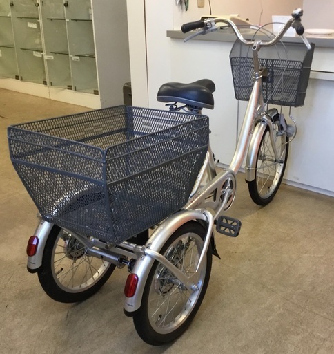 武田産業　ナチュラルフロー　三輪自転車 シルバー 武田産業 NATURAL FLOW ナチュラルフロー 大人用三輪自転車 内装