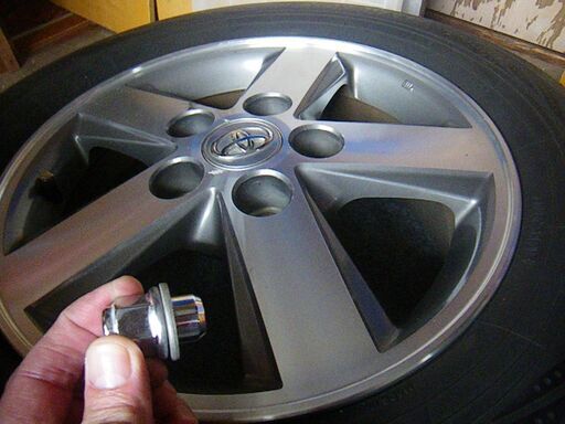 トヨタ車純正ホイル付きタイヤ195/65R15（バリ山）