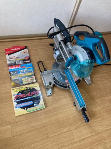 特価！makita 上級スライド丸ノコ　チップソー3枚付き！