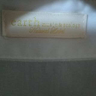 スキッパ―シャツ　earth music&ecology　Mサイズの画像