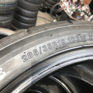 285/35R19 set タイヤのみの画像