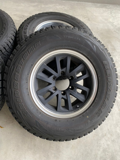 スタッドレスタイヤ　265/70/R16 ブリジストン