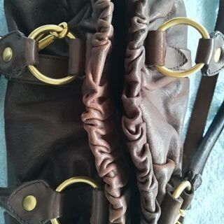 MIU MIU のバックと財布のセットの画像