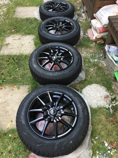 スタッドレスタイヤ　プリウス