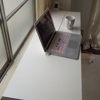 120×40×72cm、真っ白な組立デスク、美品です。