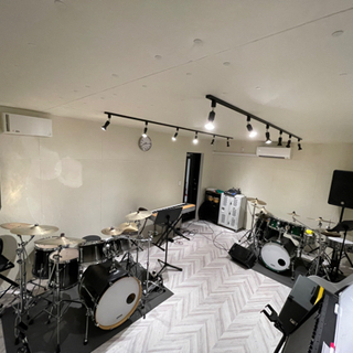 ドラムレッスン、新規生徒様募集中、駅徒歩1分‼️ドラムセット、2台完備！カホンも可能、紹介キャンペーン開催中‼️の画像