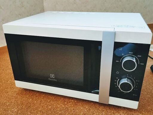 無印風シンプル 美品レンジ 23L ホワイトElectrolux【西日本・60Hz専用】