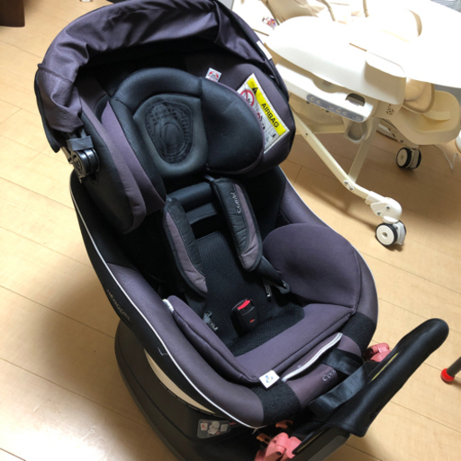 【商談中】チャイルドシート、電動ハイローチェア　２点セット10000円でお売りします。
