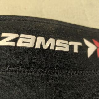 膝用サポーター　ＺＡＭＳＴ製　無料の画像