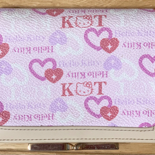 ハローキティ２つ折財布　最終値下げの画像