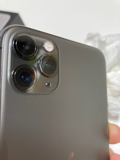 iPhone11 pro max　256GB SIMフリー美品　売ります。
