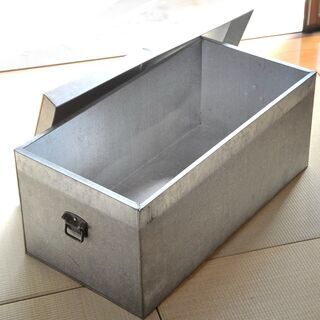 年末の整理に活躍！トタン箱収納でお探しに方に…趣向ある昔のままのトタンでつくるケース箱です♪【お引き取り限定】の画像