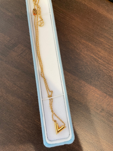 ルイヴィトン　エッセンシャルV ペンダント