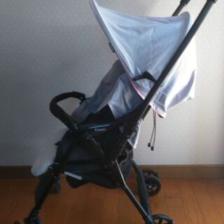 ベビーカー（コンビ）の画像