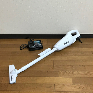 マキタ Makita 充電式コードレスクリーナー 充電器付き