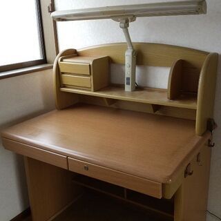学習机、無料です。サイドワゴンなし。