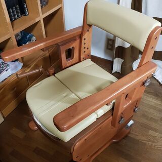 家具調ポータブルトイレあげます。