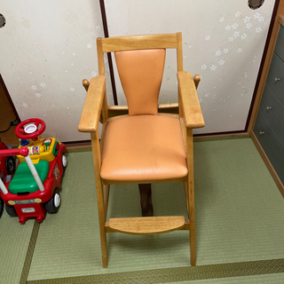 木製ベビーチェアの画像