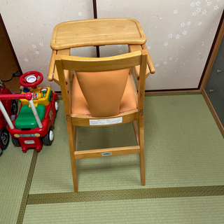木製ベビーチェアの画像