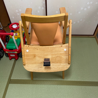 木製ベビーチェアの画像