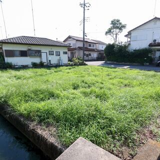 『北西角地。徒歩約５分圏内にコンビニ、スーパー、ドラッグストア、...