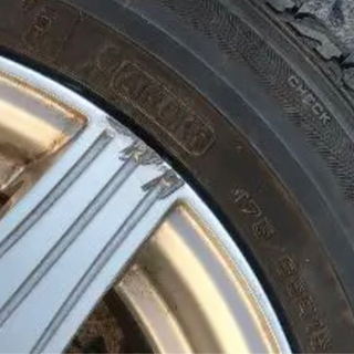 【取りに来れる方】 15インチ6J　4穴  +45アルミホイール + 175/65R15スタッドレスタイヤの画像