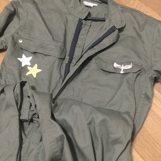 つなぎ服の画像