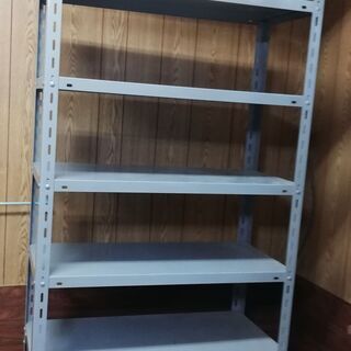 スチール棚　高さ２１０㎝　高いサイズです。