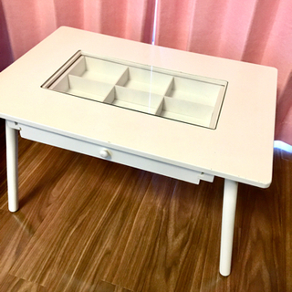 追加情報　白い小さなテーブルです