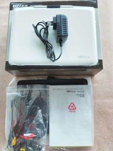 ★未使用級★10.1型液晶ポータブルDVDプレーヤー(車載キット付き)