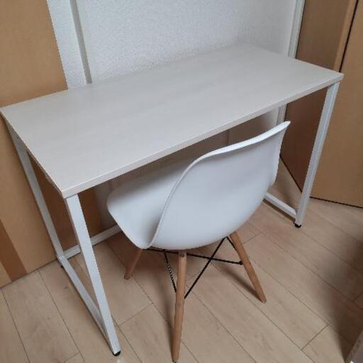 デスクとチェアー